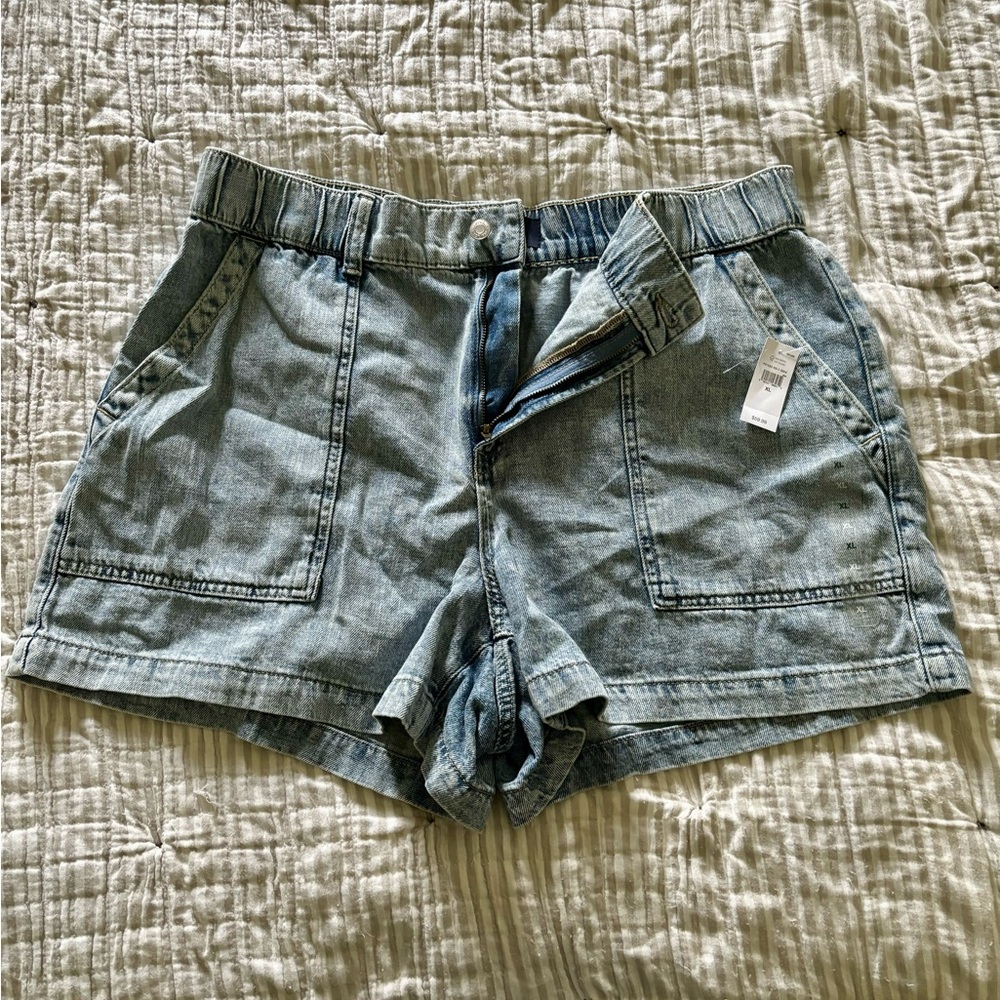 NWT Gap Elastic Wasit Shorts